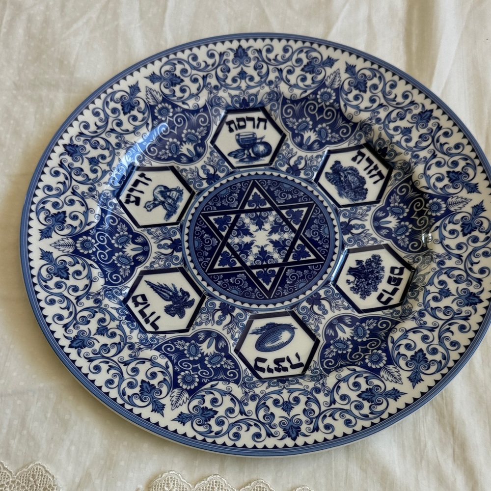 Cleo Blue and White Star Pattern Plate